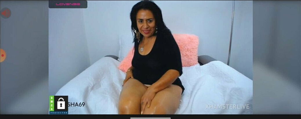 Mature Latina with shown naked