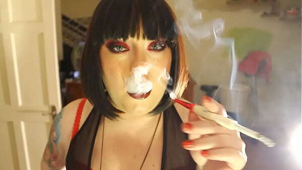 Domme Tina Smua Smokes Filterless Cigarette Holder