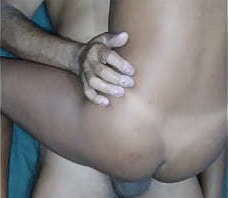 Esposa gozando no pau do coroa generoso