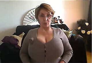 Busty Mature Show Your Sexy Body