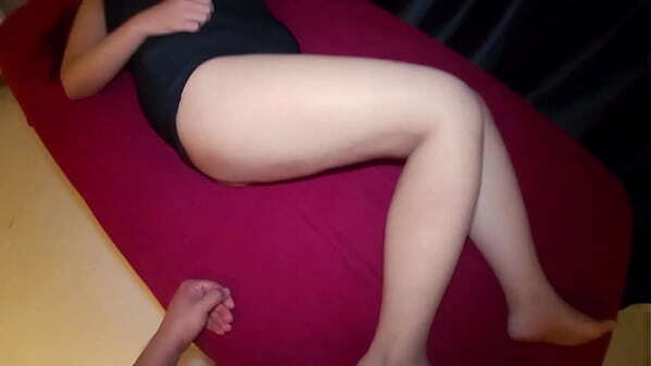 wake dreamgirl, keeps sucking finger.