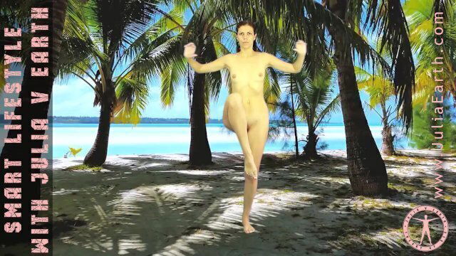 Isometric workout with Julia Earth. Part Strength. Smart lifestyle.