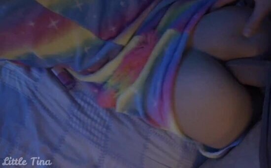 Pijamada gamer amiga quedo solas hermanastro revienta culo)