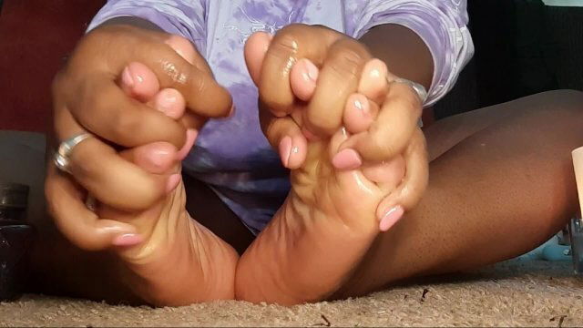 Pink toes oiled female orgasm