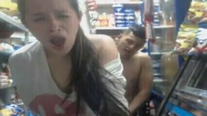 boulot chez elle, s'exhibe avec sexfriend