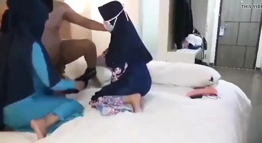 threesome with Hijab Women