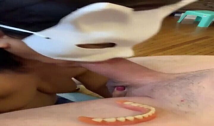 sucking Filipina loves swallow gumjob