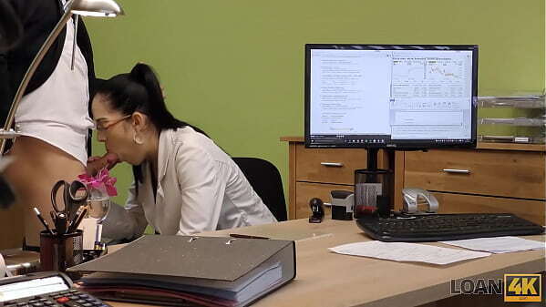 LOAN4K. voyage bancaire d'_un chanteur rock m&egrave_ne &agrave_ aventure sexuelle coquine