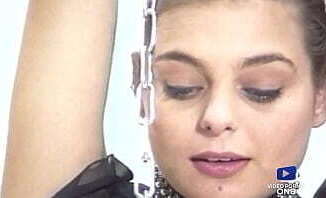 Deborah se fait baiser en regardant Zara se faire dominer par Carole