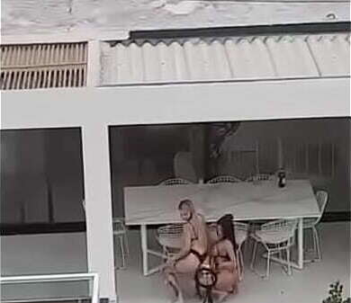 Vizinho flagra gostosas gravando Onlyfans Testosterona Porno