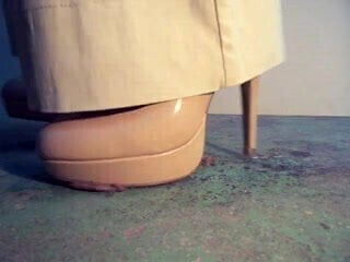 Walkover crushed and smashed under platform heels 