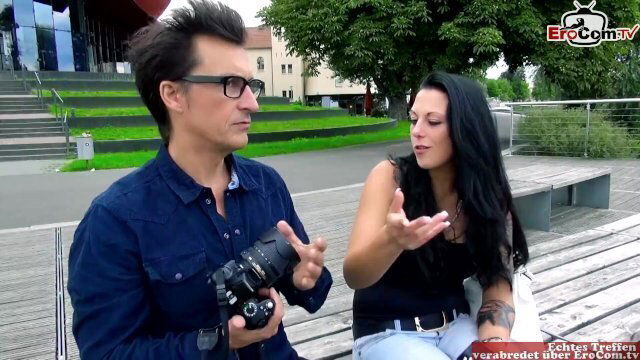 Schwarzhaarige deutsche Schlampe Tattoos Straße einem heißen Fick abgeschleppt