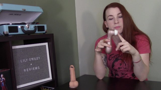 O'Riley Reviewing Satisfyer (SFW)