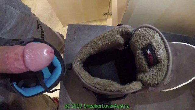 Cumshot inside furry Globe Motley
