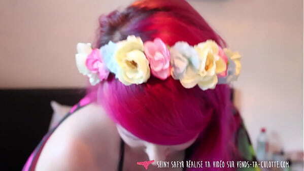 Vends-ta-culotte Alternative girl d&eacute_shabille caresse chatte Shiny Safyr