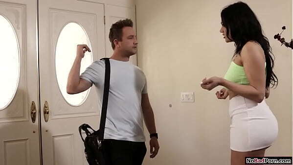 Cheating brunette milf twerks dick