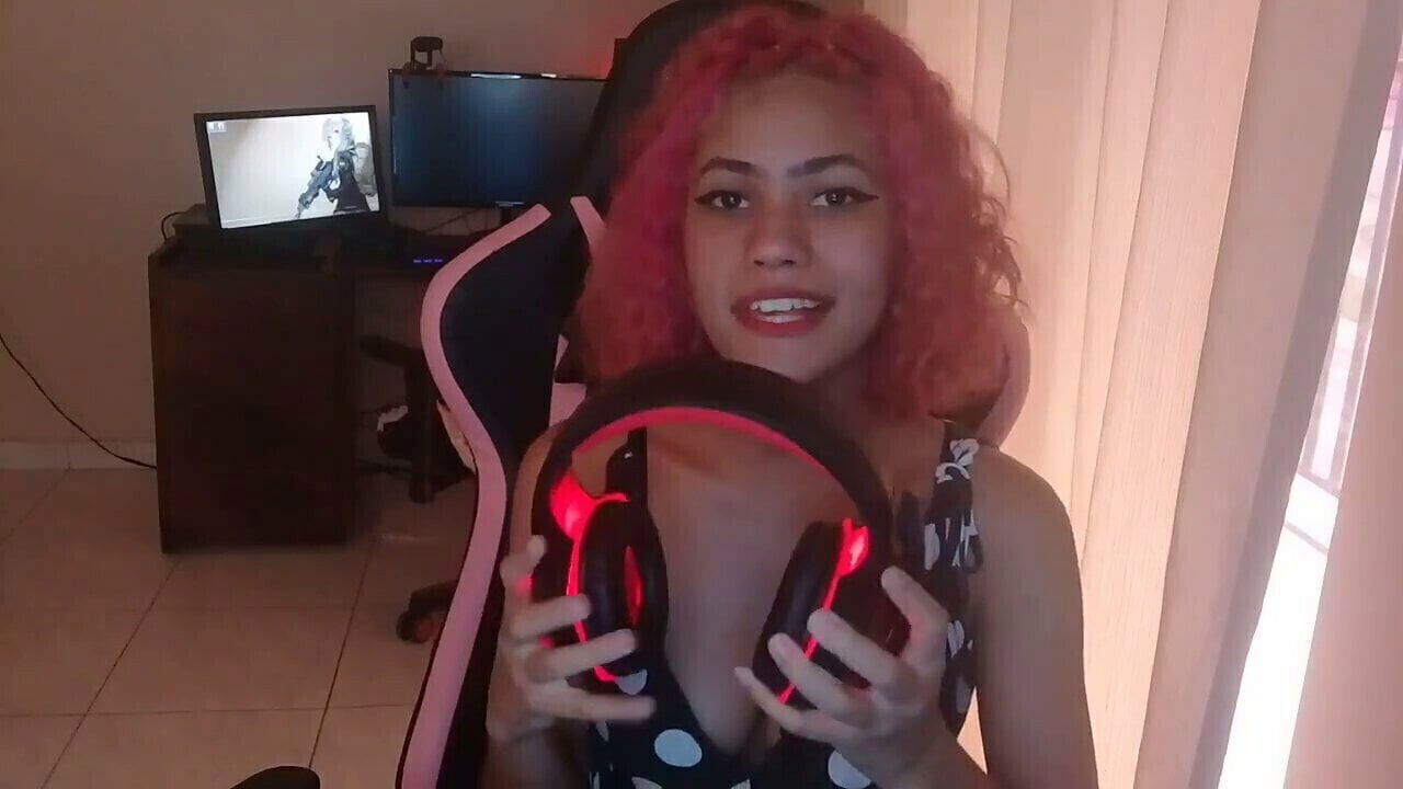 Pandinha sempai streaming puta gados