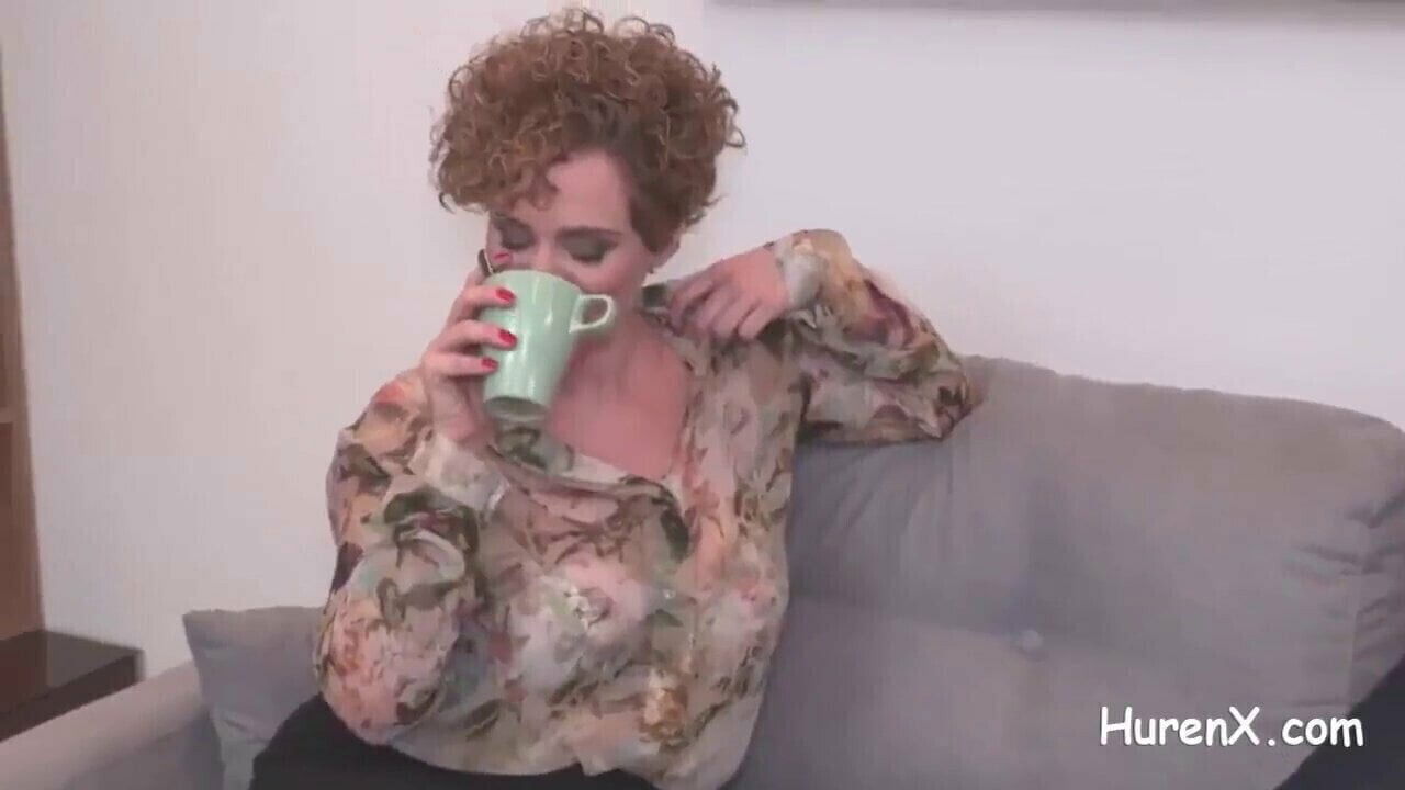 Erstaunliche Milf fickt Junge