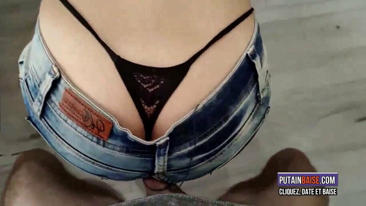 FRENCH SCEUR BAISEE DANS JEAN SERRE DECHIRE