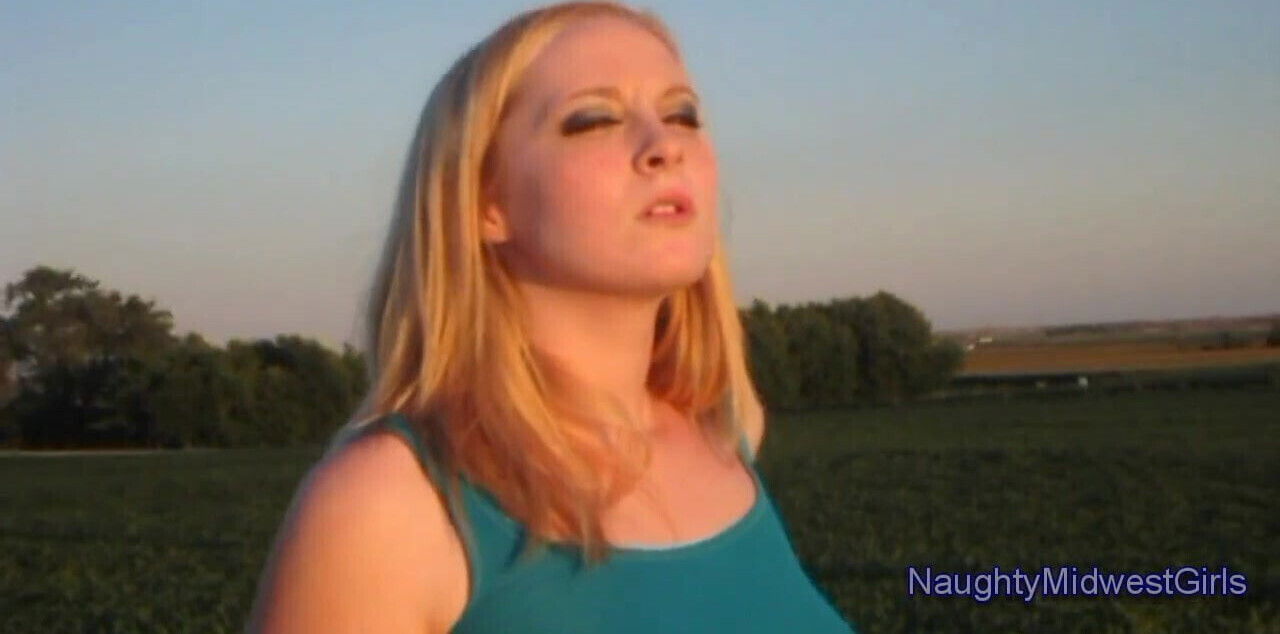 Kiki Munroe - 18 yo. smoking slut