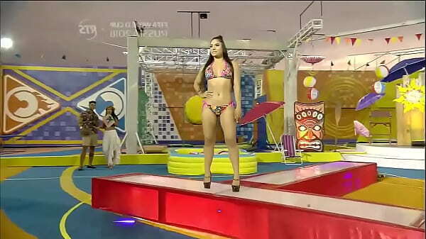 Iniciamos desfile chicas Combate Bajo