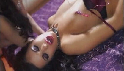 threesomes bondage lesbian