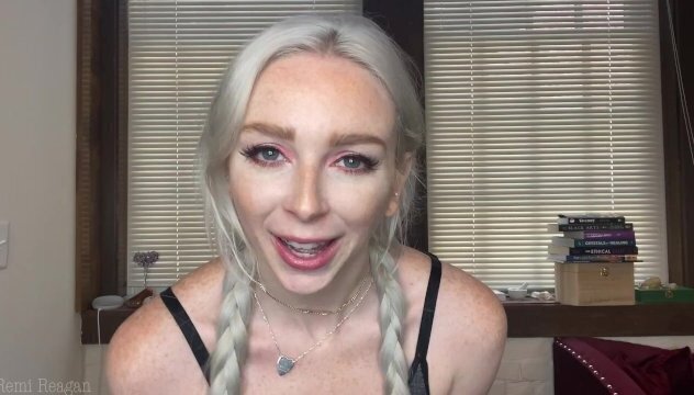 Face Fetish Girl Does Countdown