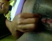 mon amie me montre sa chatte