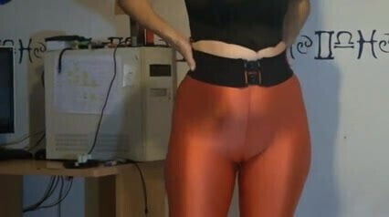 showing her sexy ass in orange leggings