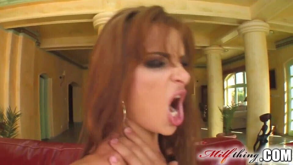 MILF Bonnie busts fist into asshole