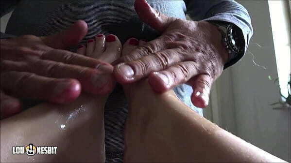 Footjob Nesbit, Louise