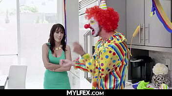 Clown had to Reimburse the Angry Housewife Alana Cruise