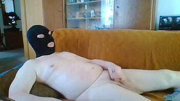 Andreas wichst mit Masken