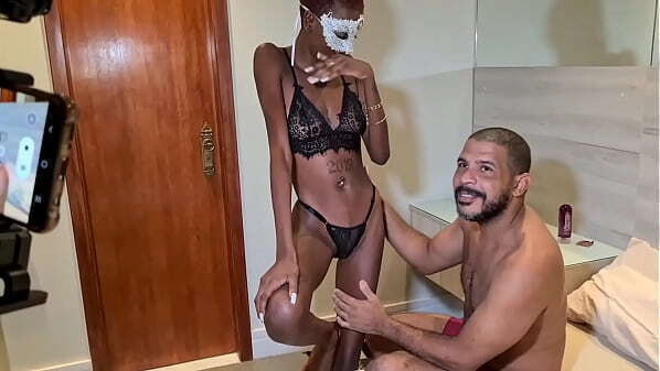 Anorexa levando gozada boca.