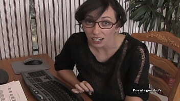 Janine: Avec gros seins naturels, sp&eacute_cialiste branlette