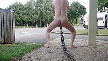 defis exhib de remoquage d'_une enorme chaine par les couilles