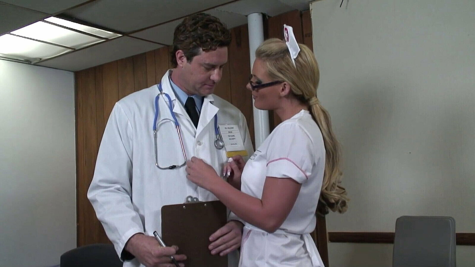 Geile Schwester reisst Oberarzt