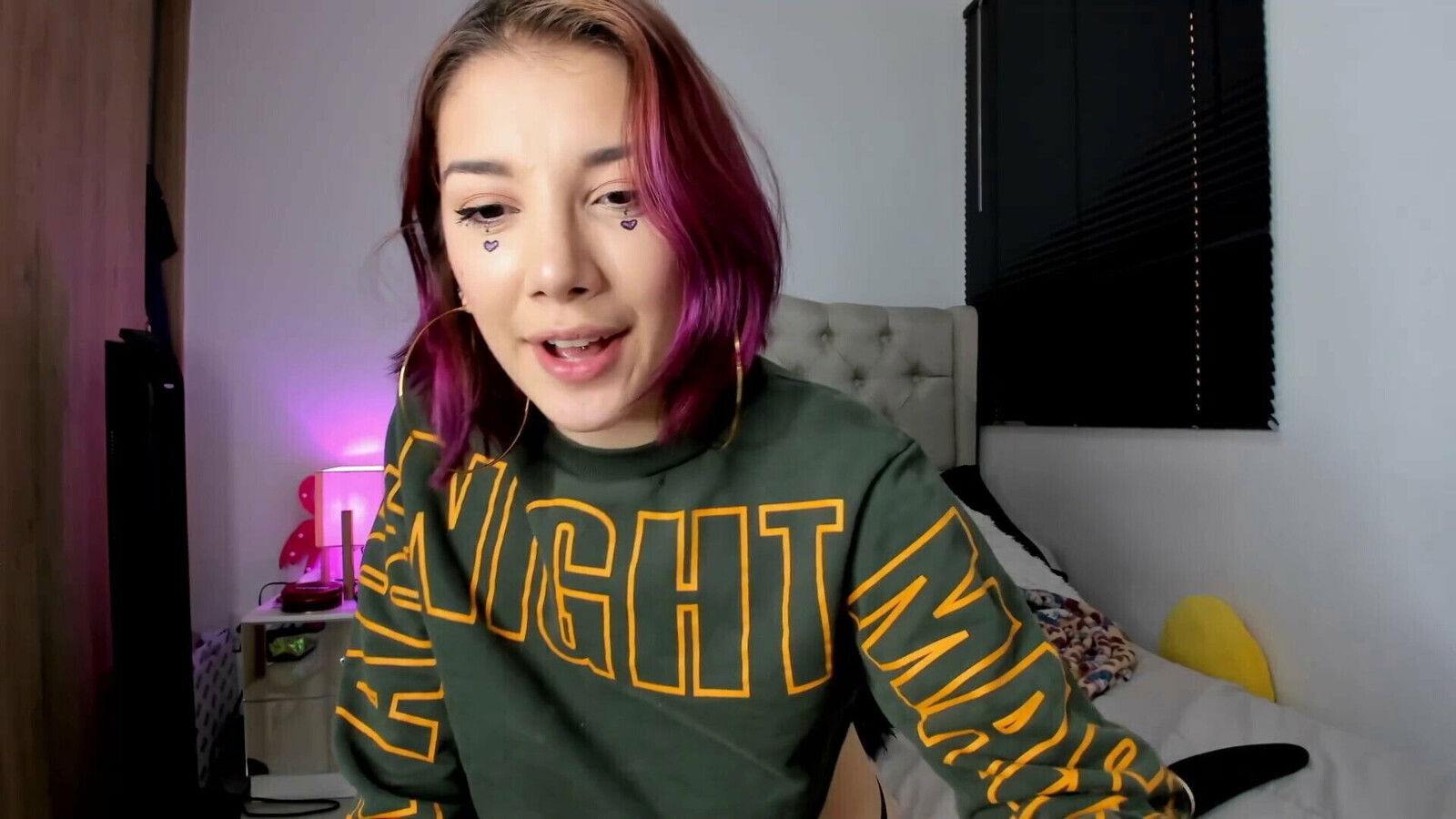 Redhead girl very intense orgasm while fingering herself