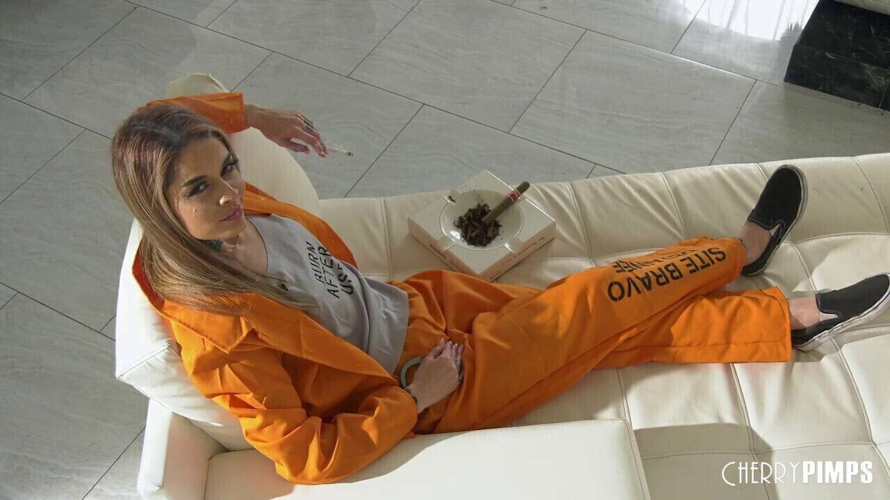 Tattooed Latina Breaks Prison Sugar