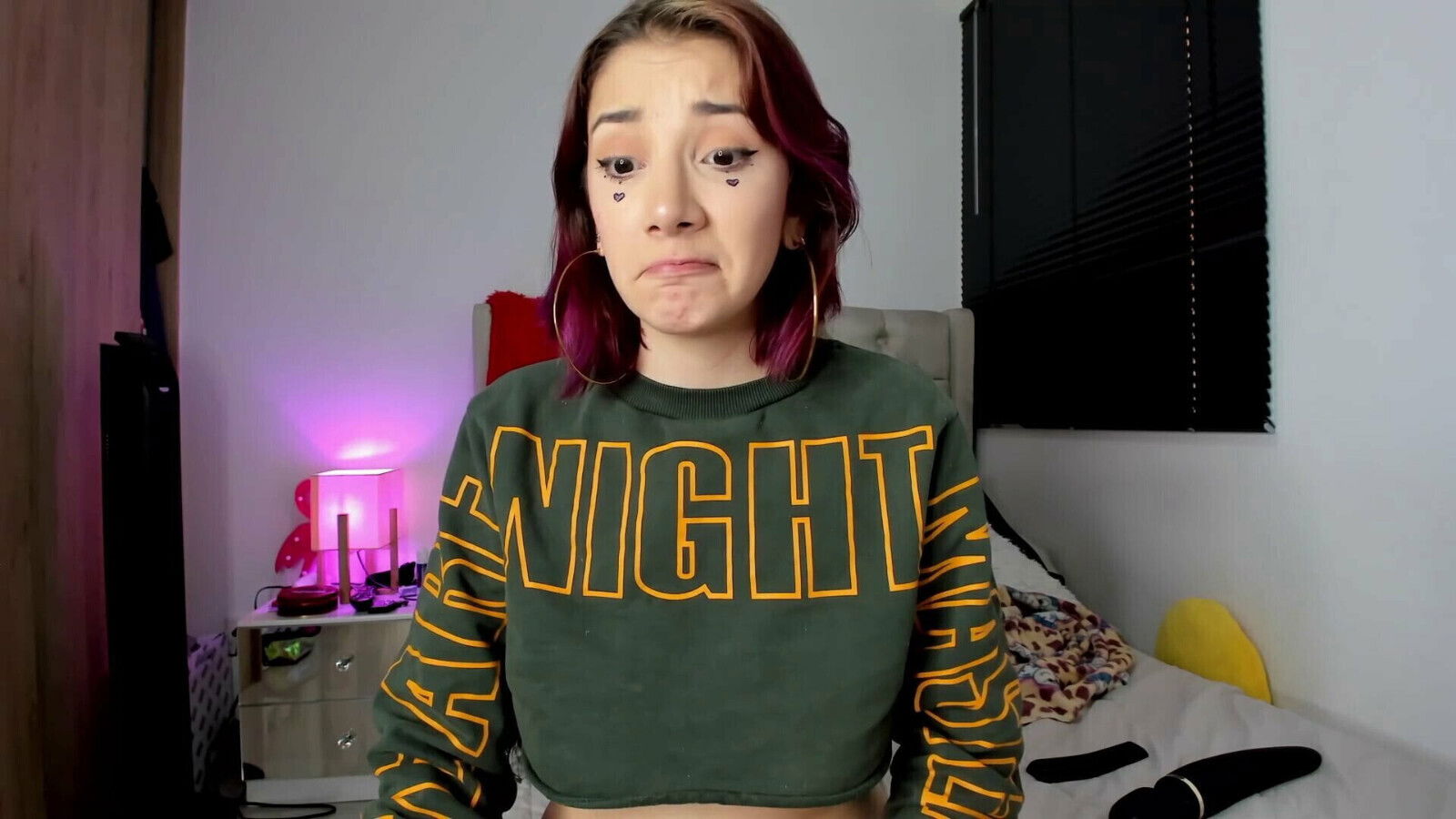 Slutty webcam girl with loves vape feel slutty