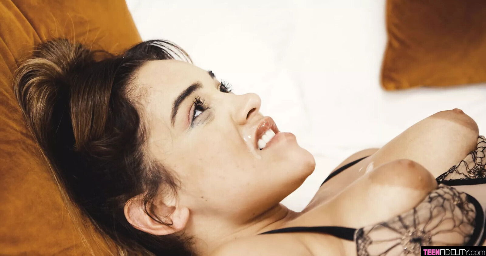 Stunning Teen Whore Ginebra Gives Sloppy Head Swallows