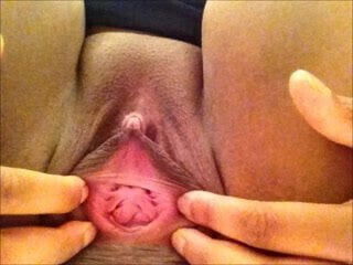 Felecia spreading her cunt Pt. 2