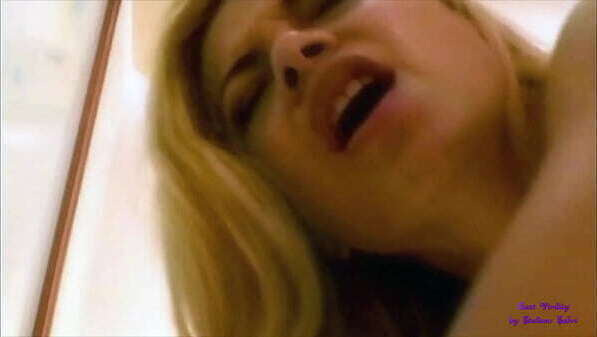 Orgia con sesso anale con due bionde dai seni naturali e culi accoglienti