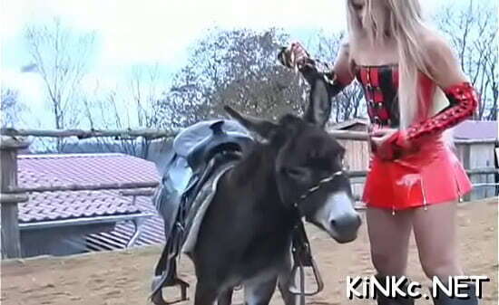 Playgirl kicks slave