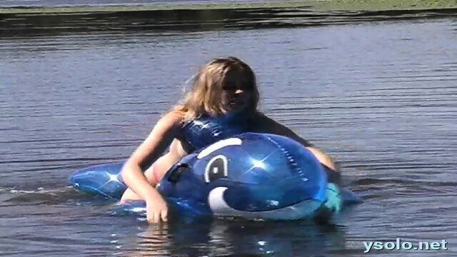 Savory teen blonde hottie Valentina fucks tight taco