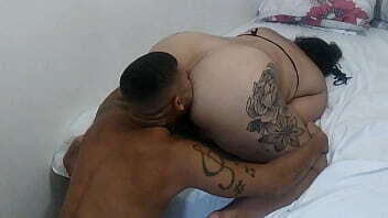 Dando cuzinho arrombado para macho beijar, beijo grego, corninho filma