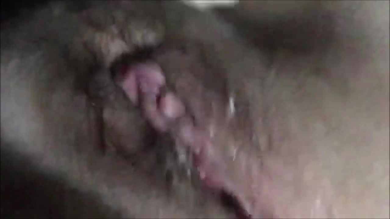 Using toys make vagina squirt