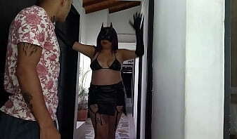 me como a mi vecina el dia de halloween a cambio de dulces mira como se ve de rica con su disfraz con lustylatinasex