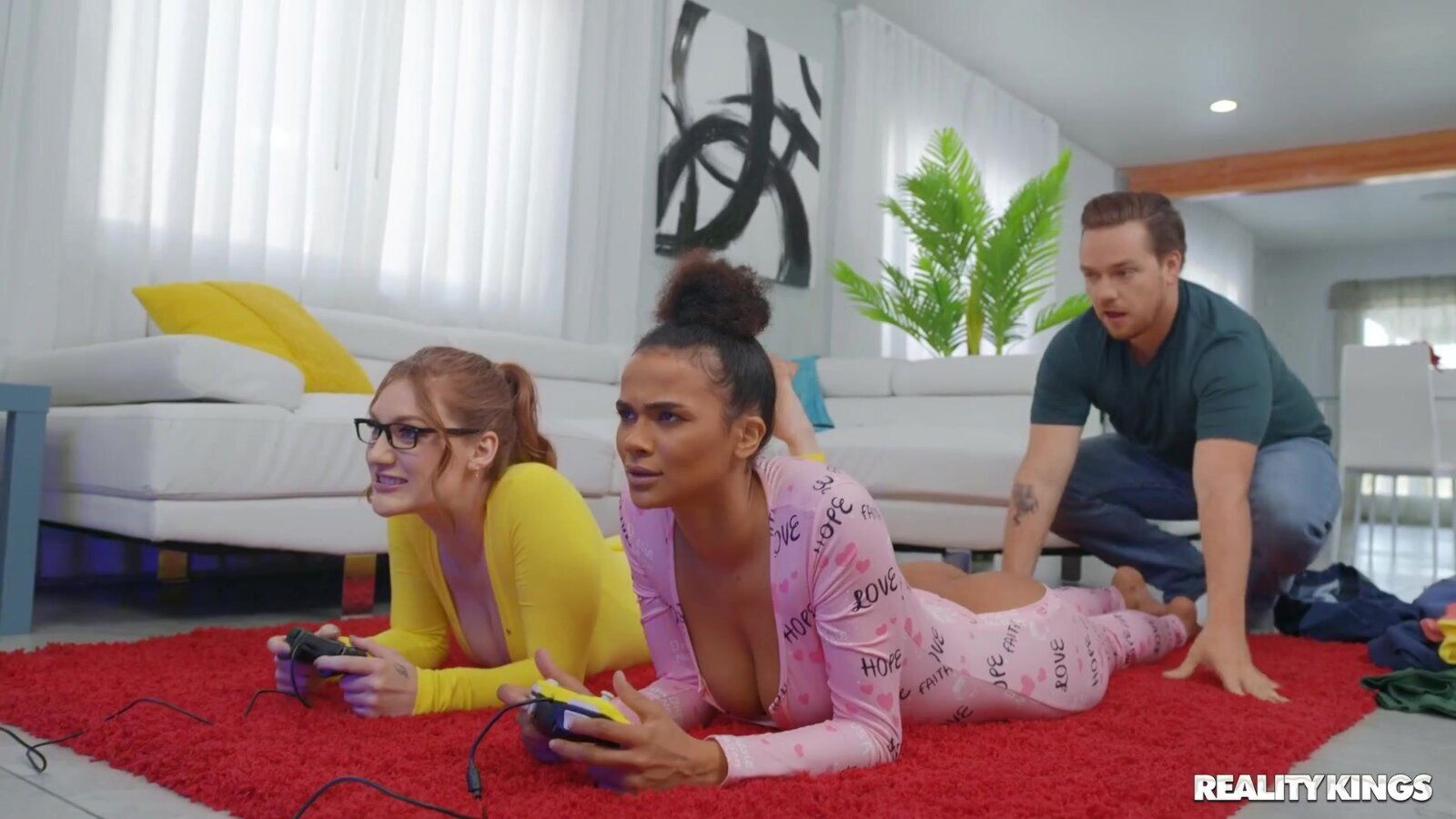 Kyle Mason creeps nice bubble butts Alina