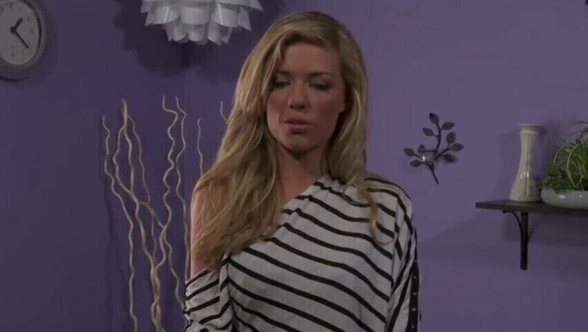 Athletic blonde awakens sleeping giant with handjob